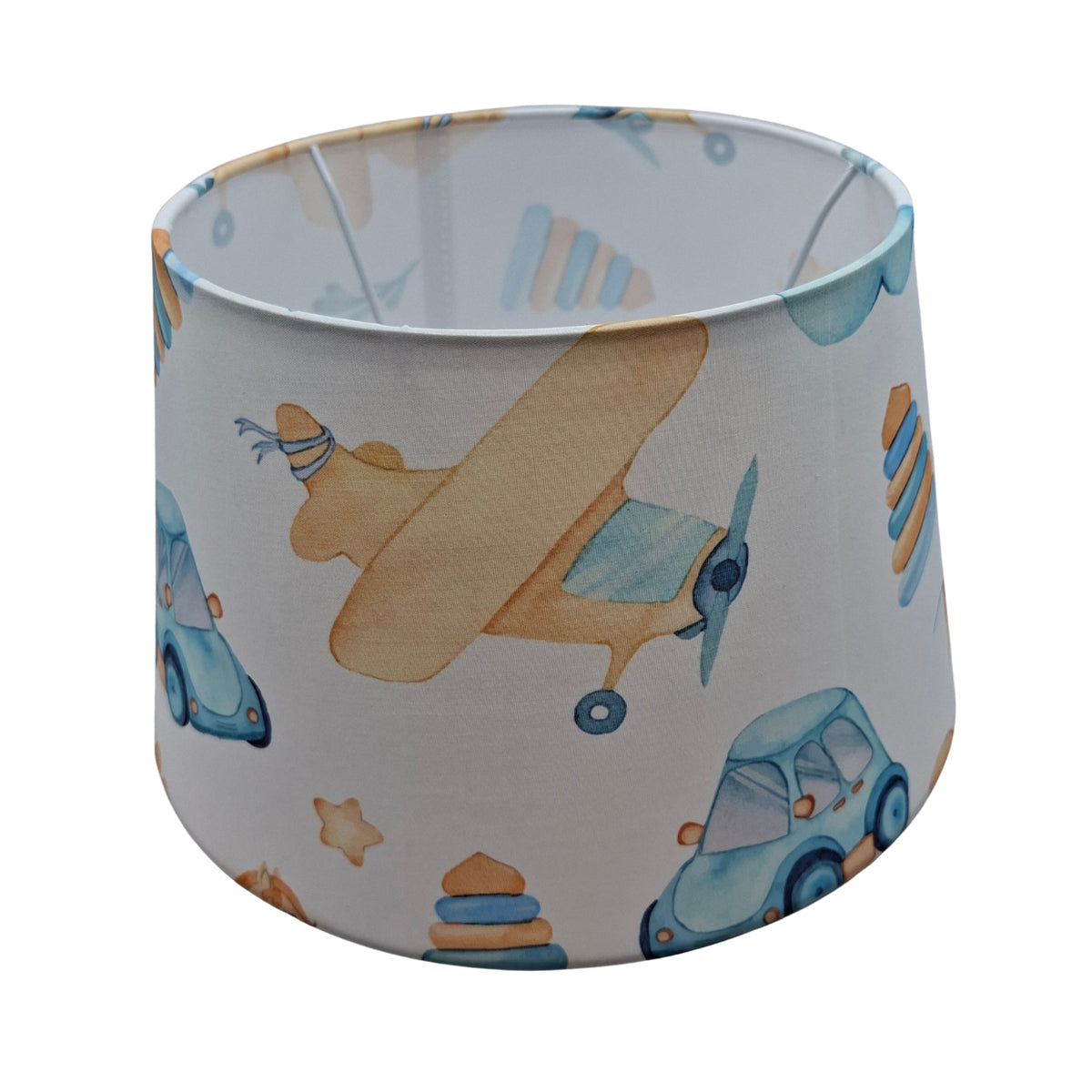Deze gebroken witte Cars tafellamp heeft een speelse retro uitstraling. Perfect voor een kinderkamer of speelhoek!