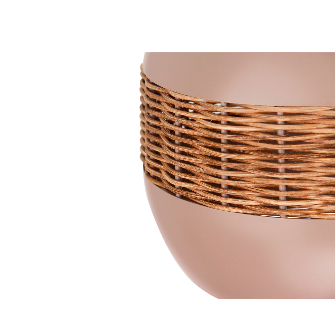 De taupe Caserta hanglamp van rattan voegt een warme, landelijke sfeer toe aan jouw interieur.