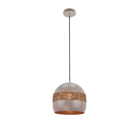 Landelijke hanglamp in taupe rattan voor een warme sfeer. Perfect voor boven de eettafel of in de woonkamer.