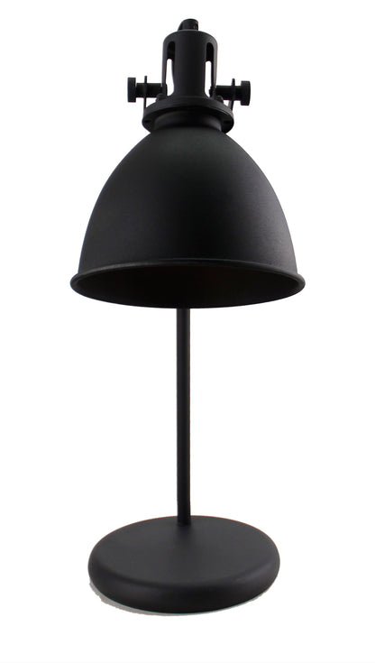 De zwarte Industrie tafellamp T-489 voegt een robuuste charme toe aan je interieur. Perfect voor een industriële look.