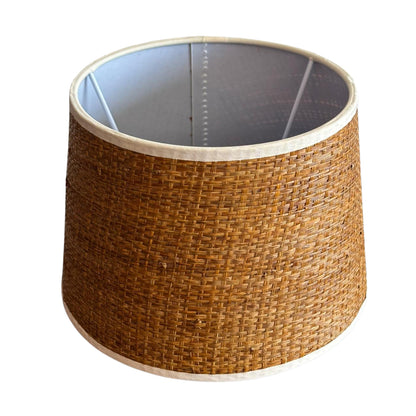 Deze lichtbruine lampenkap van jute geeft een warme, moderne uitstraling. Perfect voor een sfeervolle inrichting!