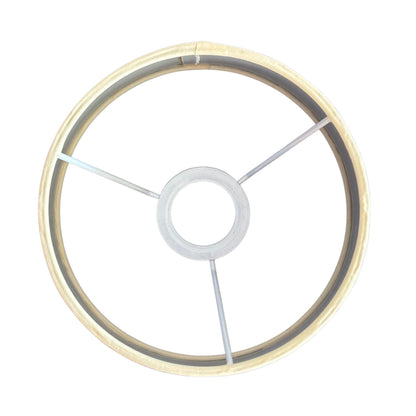 Dichtbijzicht van de lichtbruine lampenkap in modern jute-design. Perfect voor een warme en eigentijdse uitstraling.