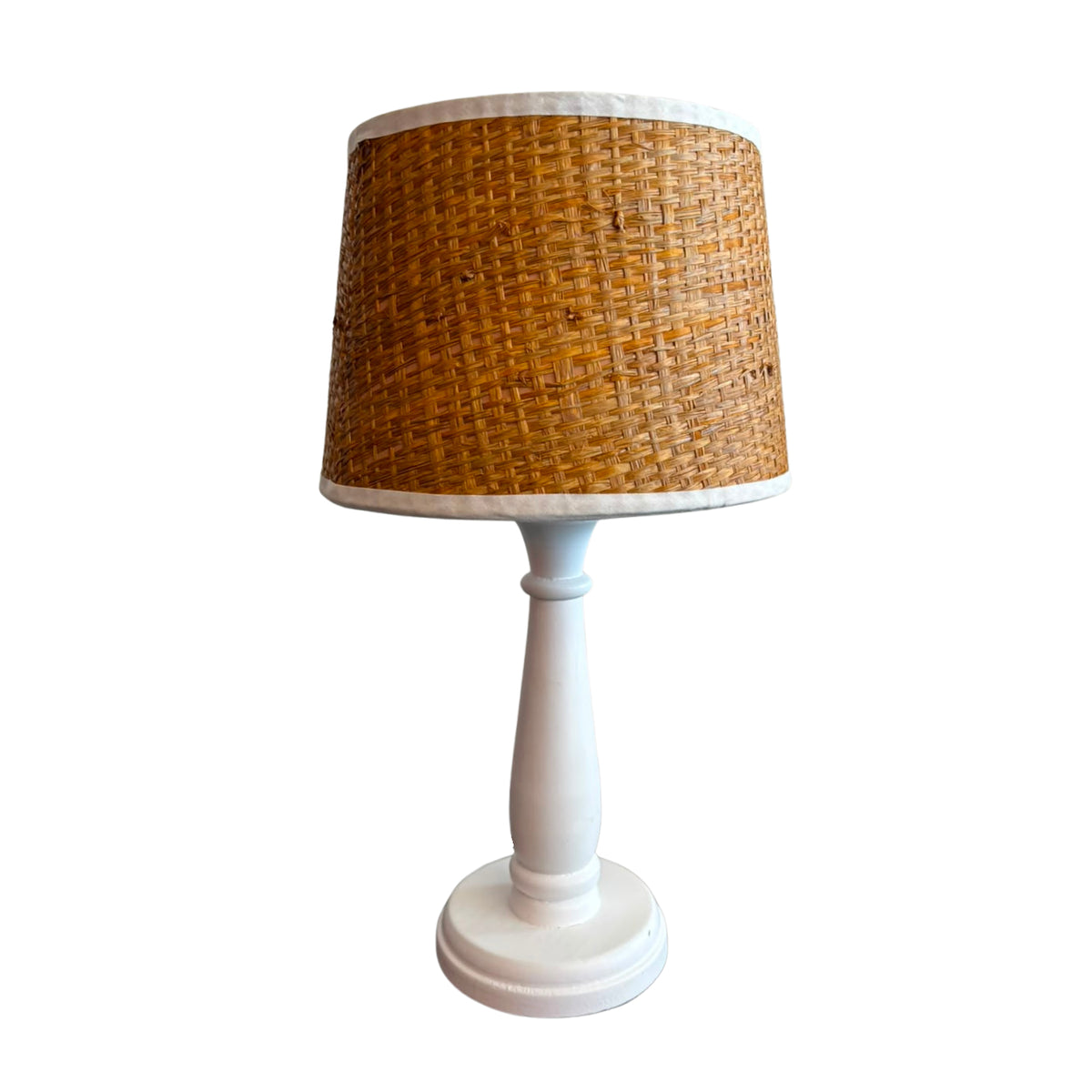 Verlicht je interieur met deze stijlvolle jute lampenkap. De natuurlijke kleuren zorgen voor een warme, moderne uitstraling.