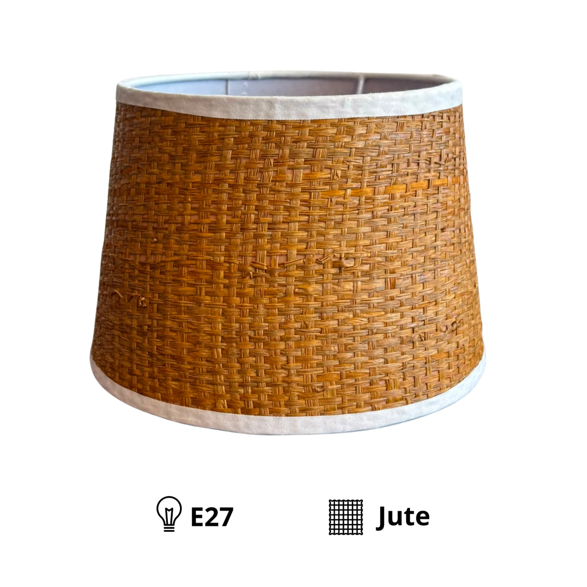 Detail van de lichtbruine jute lampenkap in moderne stijl. Perfect voor een warme, natuurlijke uitstraling in jouw interieur.