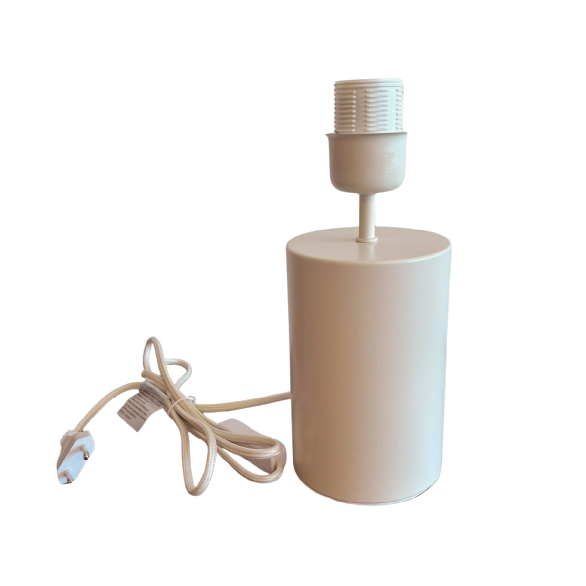 De Lagos lampenvoet in crèmekleur geeft een moderne uitstraling aan elke ruimte. Perfect voor een eigentijds interieur.