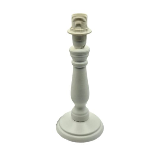 Een frisse, witte lampenvoet van hout met een hoogte van 21 cm. Perfect voor het creëren van een warme sfeer in uw interieur.