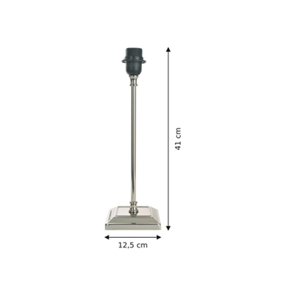 Deze elegante zilveren lampenvoet voegt een moderne touch toe aan je interieur. Perfect voor een stijlvolle lamp.