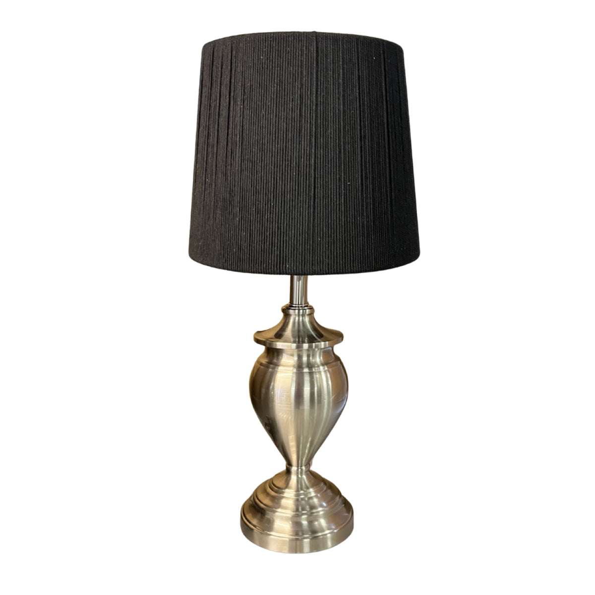 Deze nikkel lampenvoet van 40,5 cm geeft een moderne touch aan je interieur. Perfect voor een sfeervolle verlichting.