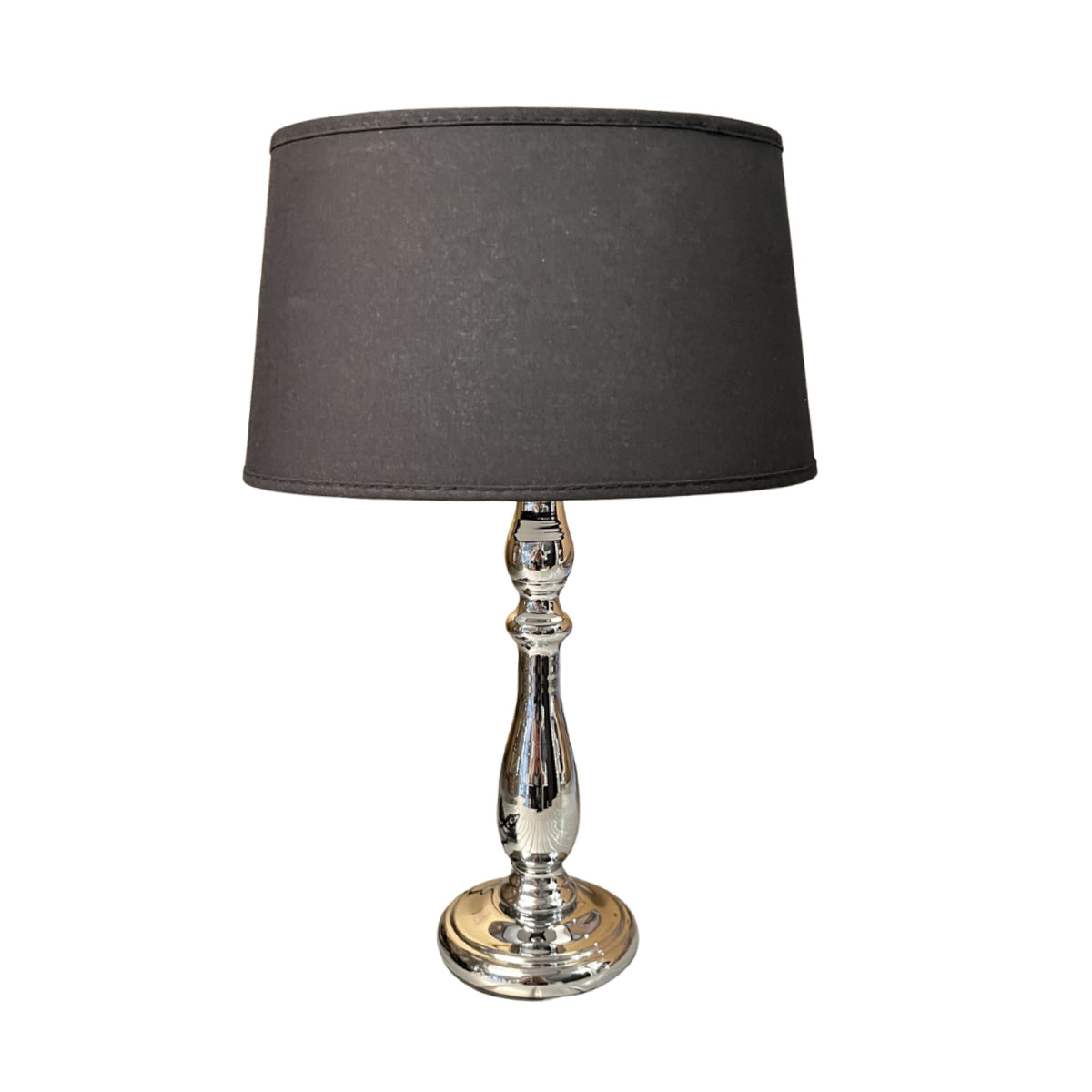 Moderne lampenvoet in nikkel, perfect voor een eigentijds interieur. Creëert een verfijnde uitstraling in elke ruimte.