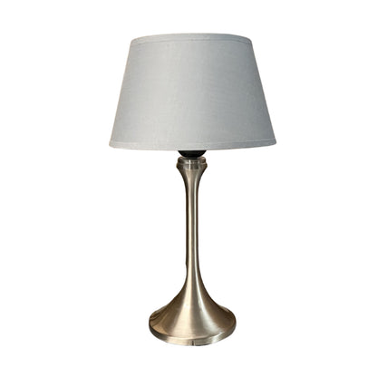 Deze nikkel lampenvoet van 25 cm voegt een moderne touch toe aan je interieur. Perfect voor jouw unieke lampontwerp.