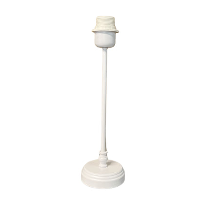 Deze witte lampenvoet uit de Lampenfüẞe serie straalt eenvoud en stijl uit. Perfect voor elke interieurstijl.