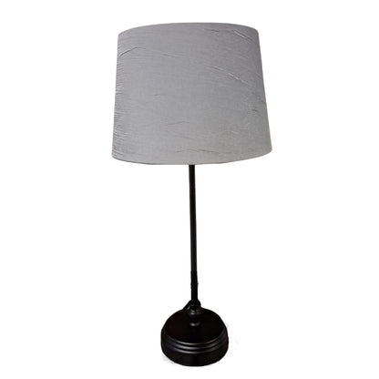 Deze moderne grijze lampenkap geeft een eigentijdse uitstraling aan je interieur. Perfect voor een sfeervolle verlichting.