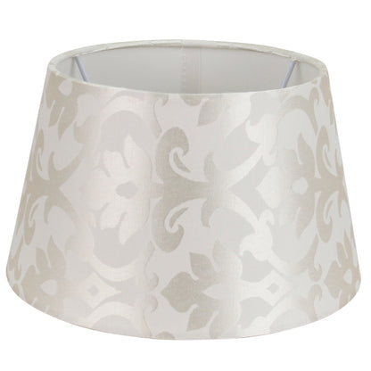 Deze beige lampenkap met gouden accenten voegt een vleugje luxe toe aan je interieur. Perfect voor een warme sfeer.