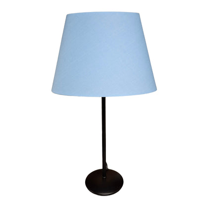 Deze moderne lampenkap in warmblauw voegt een frisse uitstraling toe aan je interieur. Perfect voor sfeervolle verlichting!