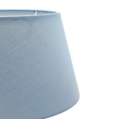 Deze moderne lampenkap in elegant blauw voegt een frisse toets toe aan je interieur. Perfect voor sfeervolle verlichting.