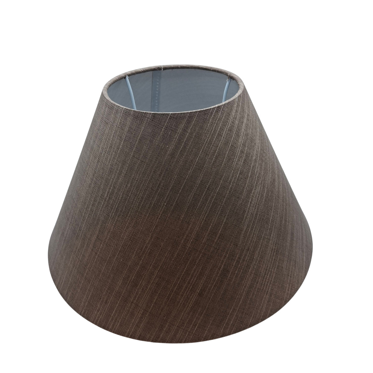 Deze bruine lampenkap in chintz stof voegt een warme, minimalistische touch toe aan je interieur. Perfect voor elke ruimte.