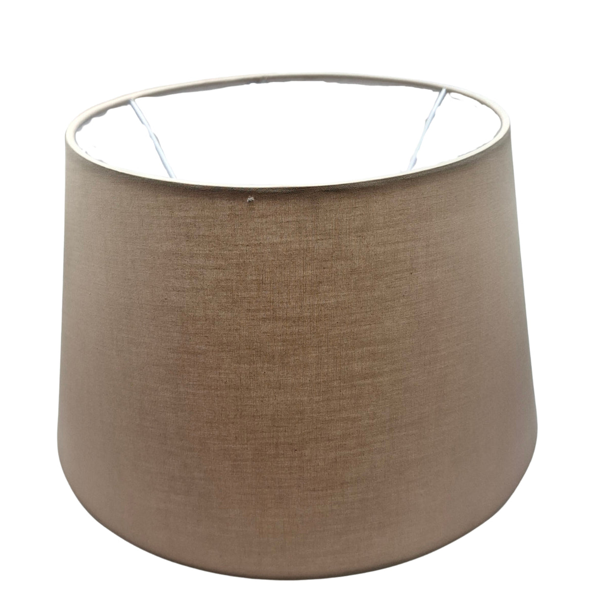 Minimalistische lampenkap in cappuccino kleur voor een warme uitstraling.