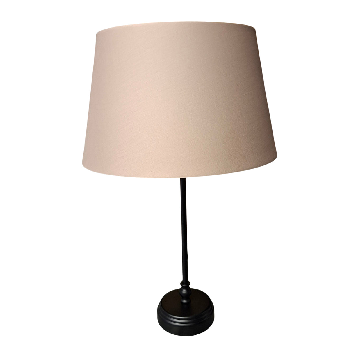 Deze cappuccino lampenkap voegt een warme, minimalistische touch toe aan je interieur.