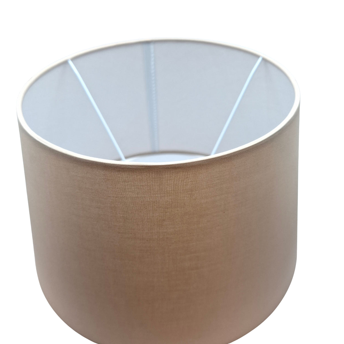 Cappuccino kleurige lampenkap van chintz voor een minimalistische uitstraling. Perfect voor een warme en sfeervolle ambiance.