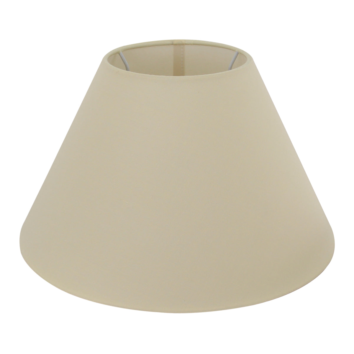Zachte crèmekleurige lampenkap die warmte en sfeer toevoegt aan jouw interieur. Een perfecte aanvulling voor elke lamp.