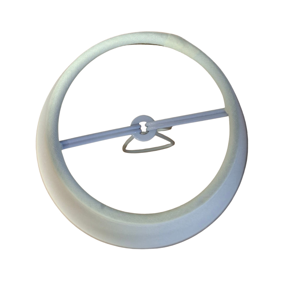 Deze crèmekleurige lampenkap voegt een tijdloze touch toe aan je interieur. Perfect voor een minimalistische uitstraling.
