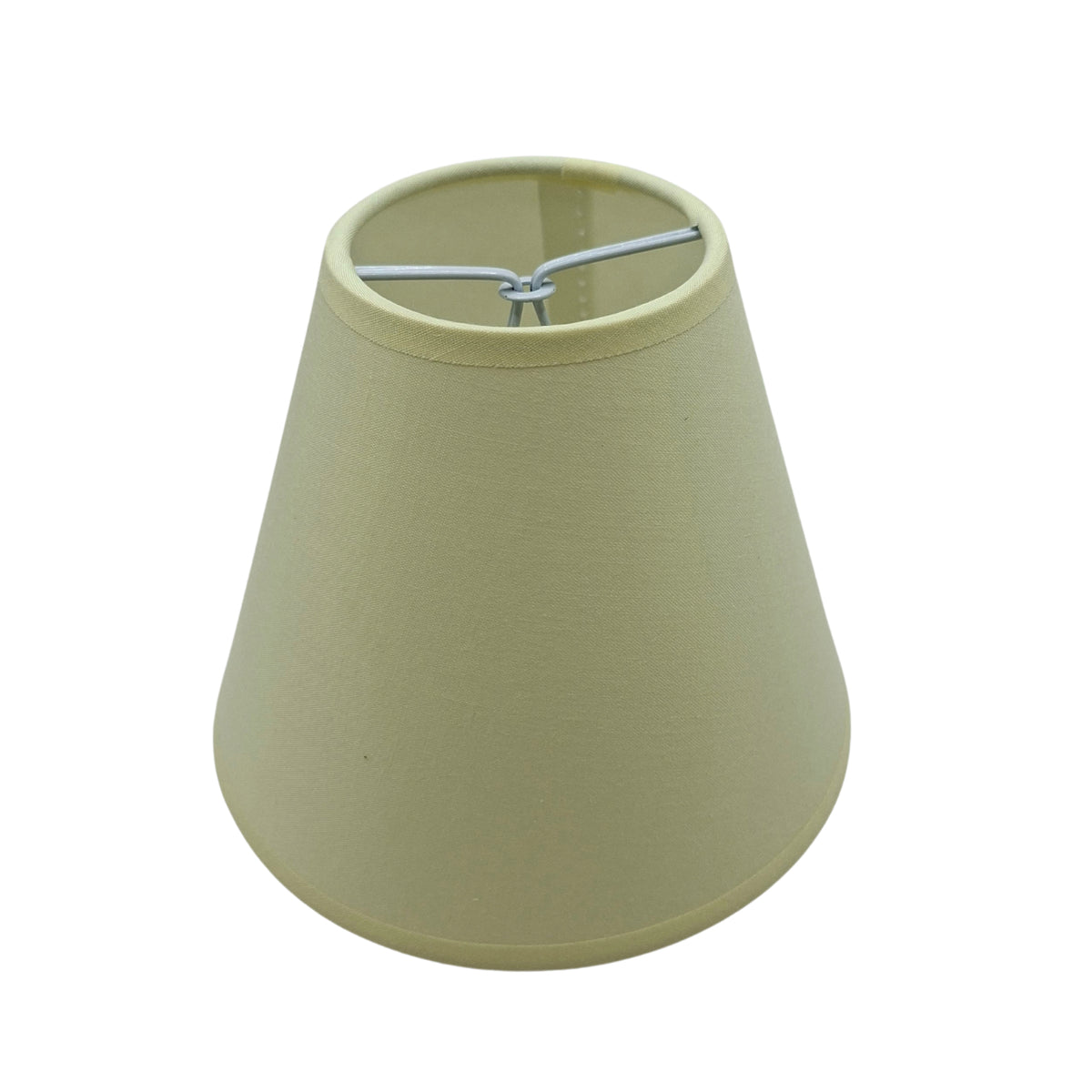 Minimalistische lampenkap in crèmekleurig katoen. Deze tijdloze kap voegt subtiele elegantie toe aan elke interieurstijl.