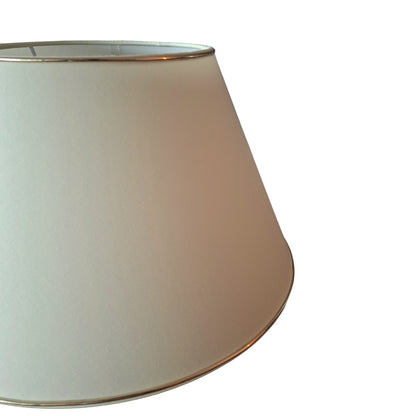 Prachtige lampenkap in crème en goud, perfect voor een luxe uitstraling. Verlicht je ruimte met stijl en elegance.