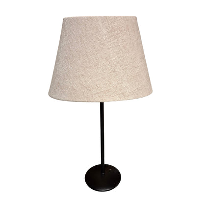 Deze crèmekleurige velvet lampenkap voegt een luxe uitstraling toe aan je interieur. Perfect voor een warme sfeer.