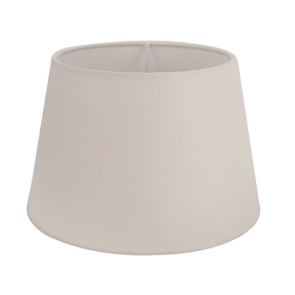 Deze moderne crèmekleurige lampenkap geeft een warme gloed aan elke ruimte. Perfect voor een stijlvolle uitstraling!