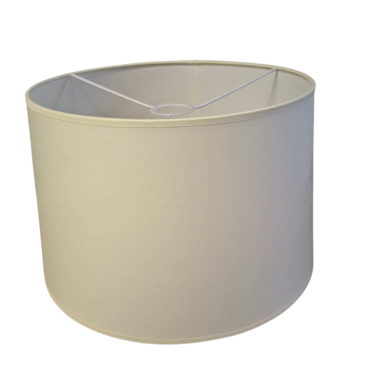 Deze moderne lampenkap in crème biedt een warme, zachte uitstraling. Perfect voor een sfeervolle ambiance in elke kamer.