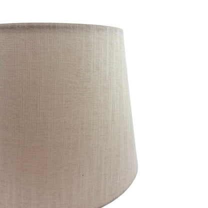 Deze crèmekleurige lampenkap van wildzijde voegt een warme, natuurlijke uitstraling toe aan je interieur.