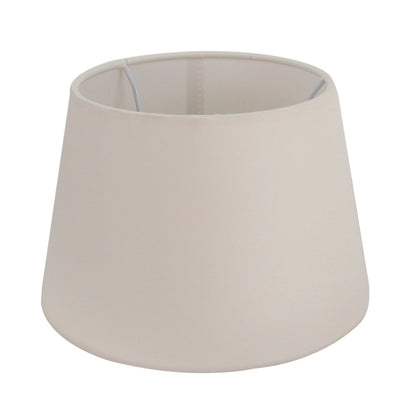 Deze moderne lampenkap in crème voegt een chique touch toe aan je interieur. Perfect voor sfeervolle verlichting!