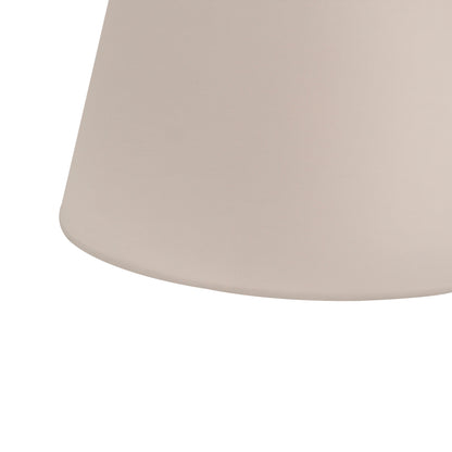 Deze moderne lampenkap in crème voegt een verfijnde touch toe aan je interieur. Perfect voor elke sfeervolle kamer.