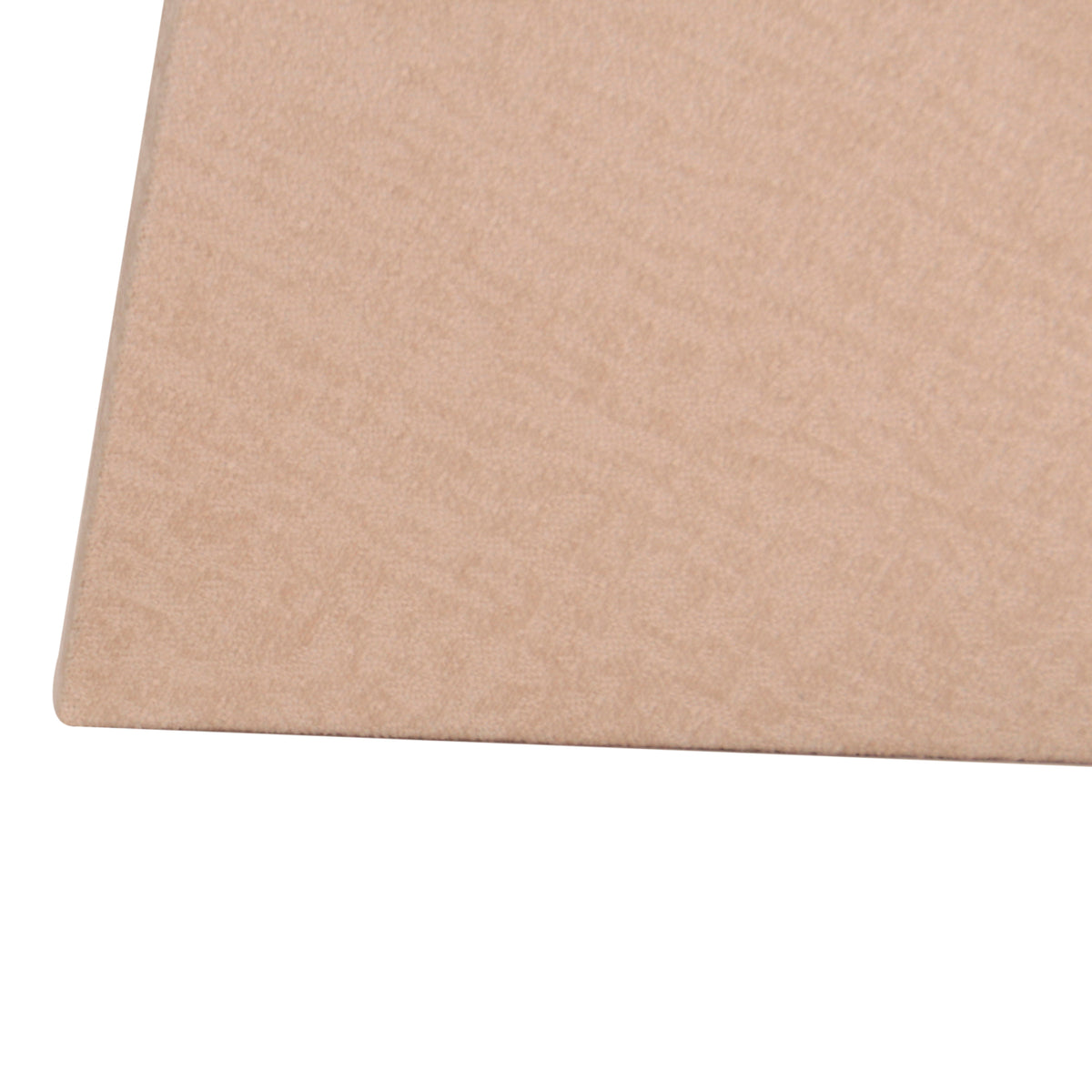 Detailfoto van een crèmekleurige lampenkap. Deze stijlvolle kap biedt een warme, uitnodigende sfeer voor elke ruimte.