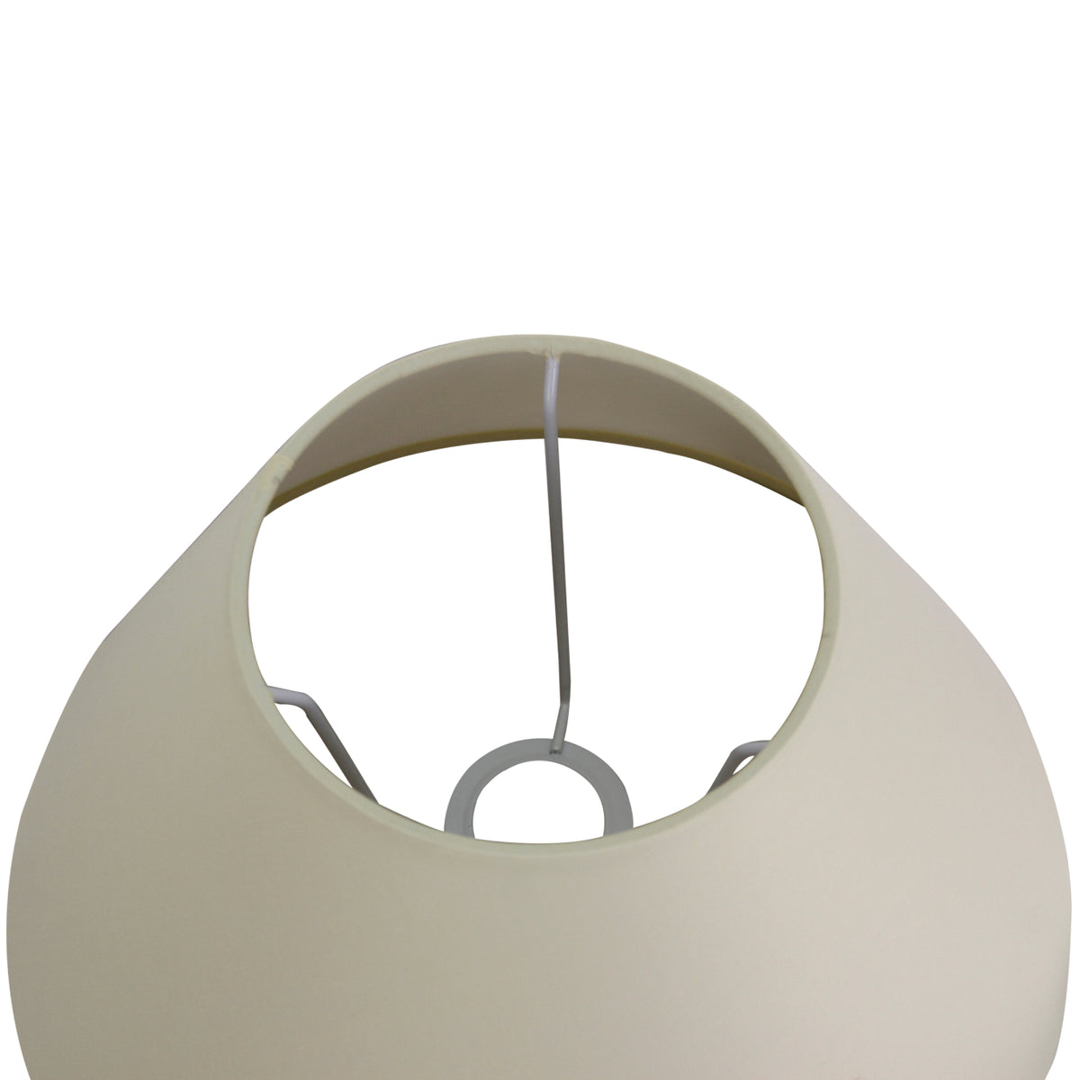 Van bovenaf gezien, stralende crèmekleurige lampenkap. Dit stijlvolle ontwerp voegt een warme touch toe aan elk interieur.
