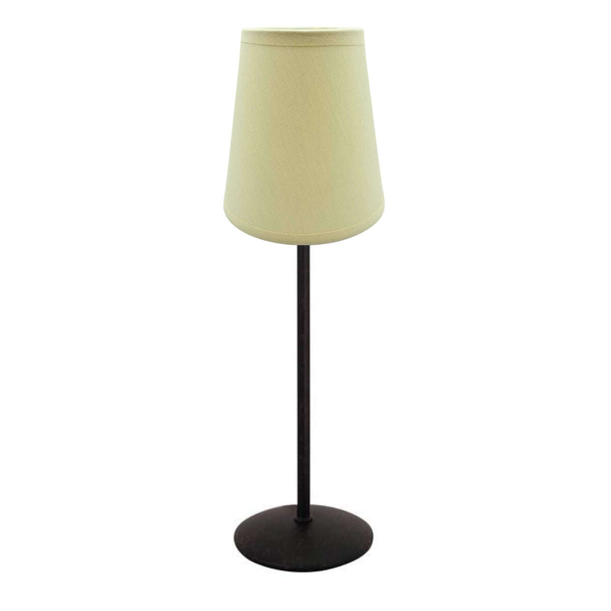 Minimalistische lampenkap in crème, perfect voor een rustige sfeer. Ideaal voor een stijlvolle toevoeging aan je interieur.