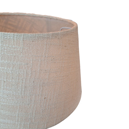 Deze moderne lampenkap in crème geeft een warme uitstraling aan je interieur.