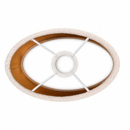 De luxe, crèmekleurige velvet lampenkap voegt een warme touch toe aan je interieur. Perfect voor sfeervolle verlichting.