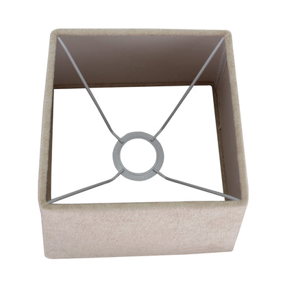 Deze crèmekleurige lampenkap straalt een warme sfeer uit. Perfect voor het creëren van een gezellige ambiance in huis.