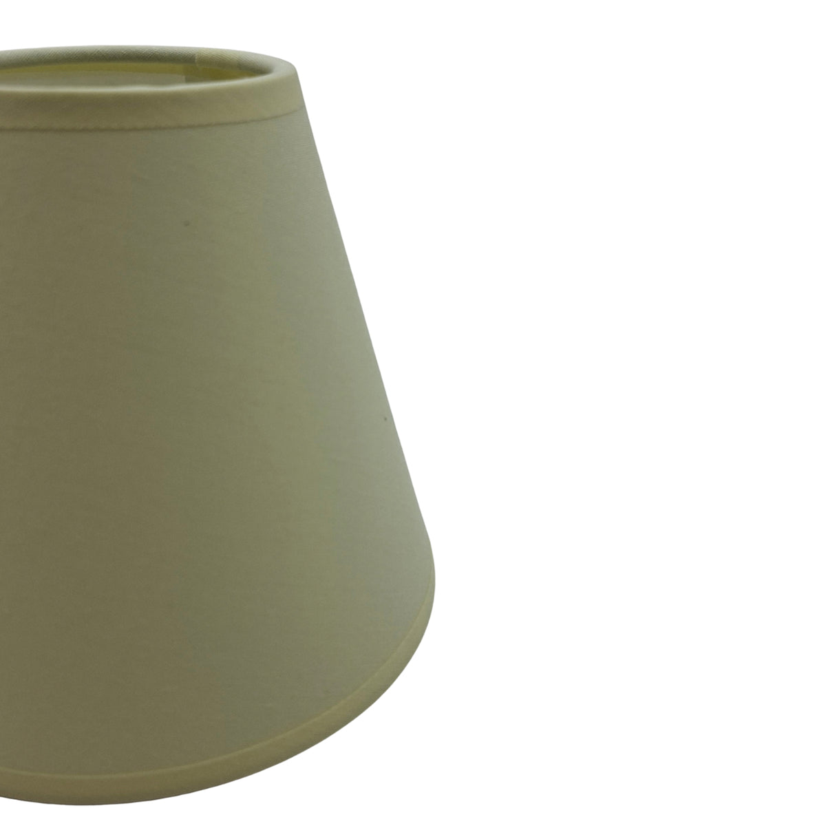 Minimalistische lampenkap in zacht crème van katoen. Perfect voor een tijdloze uitstraling in elke kamer.