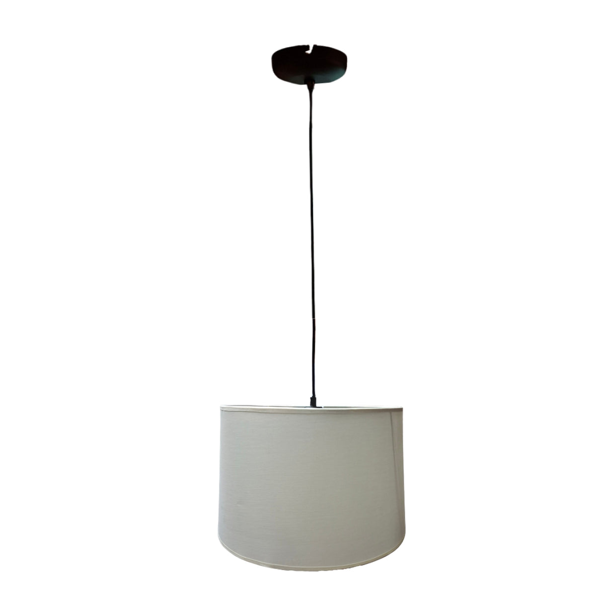 Deze moderne crème lampenkap brengt warmte en elegantie in je interieur. Perfect voor sfeervolle verlichting in elke ruimte.