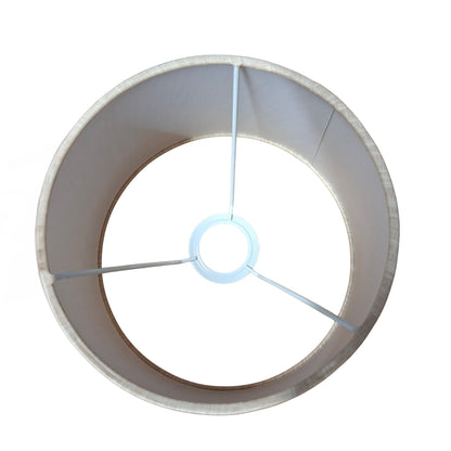 Zachte crème lampenkap van wildzijde voor een warme, sfeervolle uitstraling. Perfect voor elke kamer in huis.