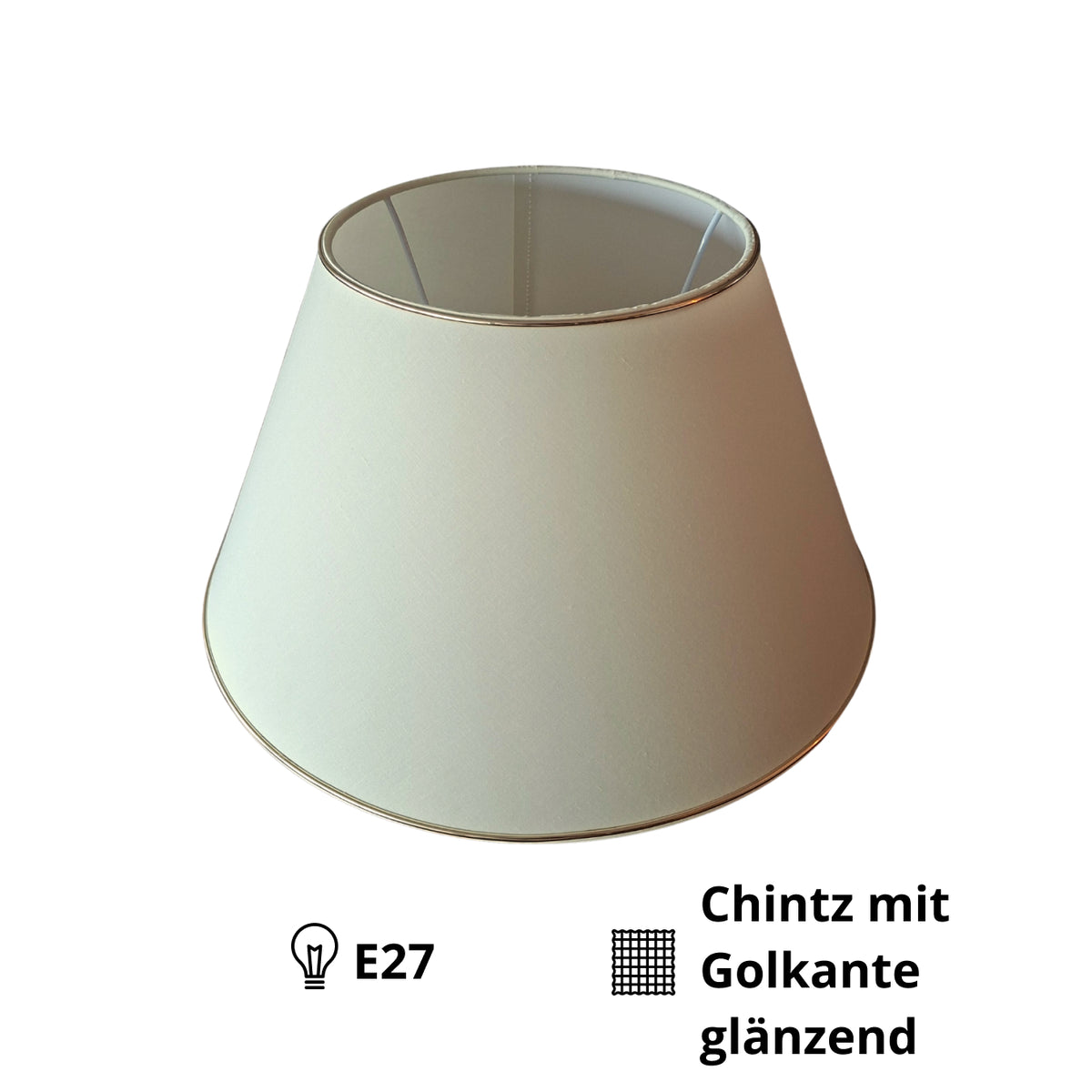 Verfijnde lampenkap in crème en goud, perfect voor een chique ambiance. Een schitterende aanvulling voor elk interieur.