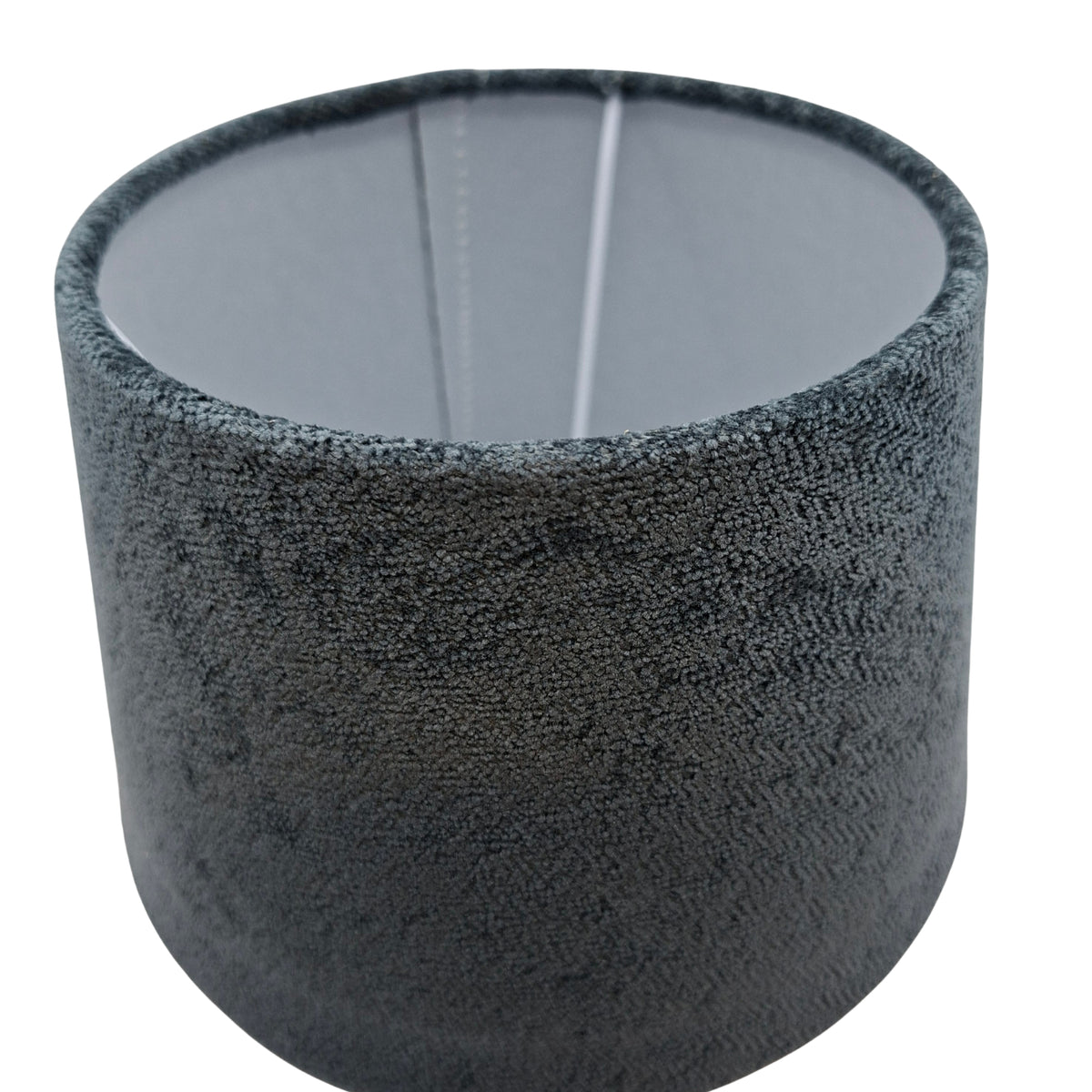 Moderne grijze lampenkap van wol, perfect voor een warme en sfeervolle ambiance in je interieur.