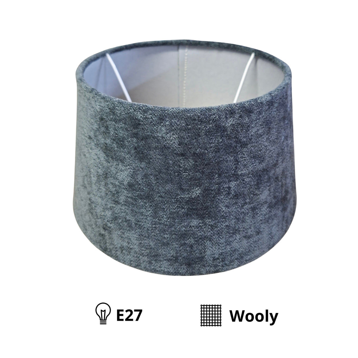 Strakke donkergrijze lampenkap van wol voor een moderne uitstraling. Perfect voor een minimalistisch interieur.