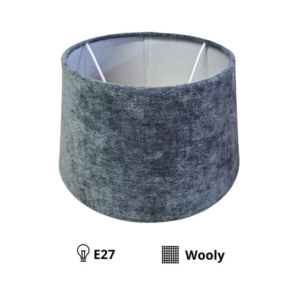 Strakke donkergrijze lampenkap van wol voor een moderne uitstraling. Perfect voor een minimalistisch interieur.
