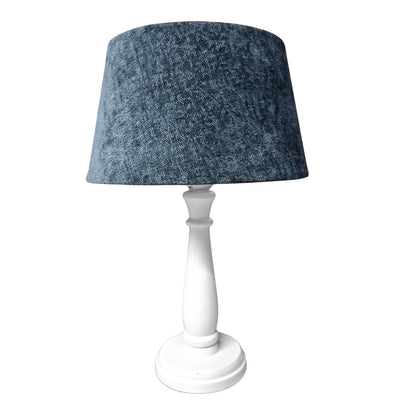 Strakke, donkergrijze lampenkap van wol met een minimalistisch design. Perfect voor een moderne en sfeervolle uitstraling.