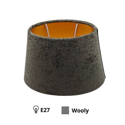 Moderne lampenkap in antraciet en goud, van luxe velvet. Een chique toevoeging voor elke sfeervolle ruimte.