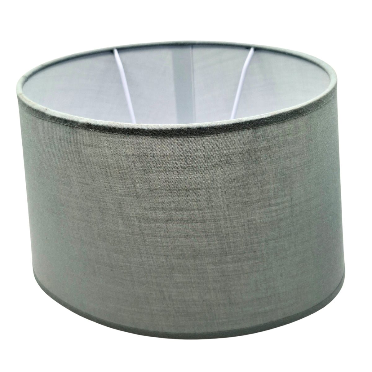 Deze grijze lampenkap van katoen voegt een moderne touch toe aan je interieur. Perfect voor sfeervolle verlichting!