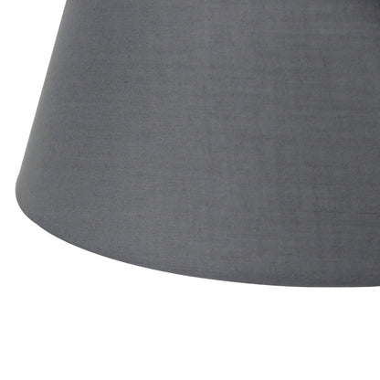 Deze moderne grijze lampenkap geeft een eigentijdse uitstraling aan elke ruimte. Perfect voor sfeervolle verlichting!